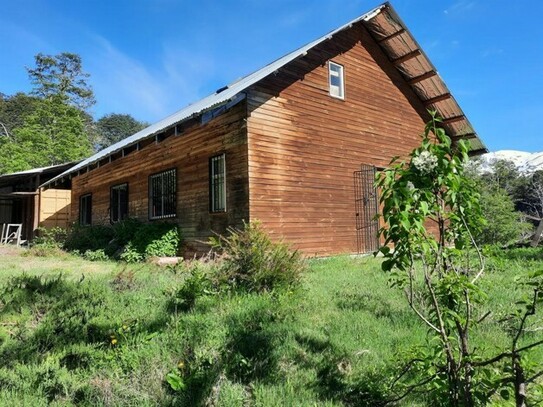 Curarrehue/ Quililche - Andenkordillere Haus mit Grund 8ha und 1km Fluss