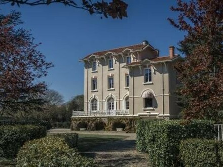 CARCASSONNE - Romantic Chateau on 1.2ha with a beautiful and peaceful park