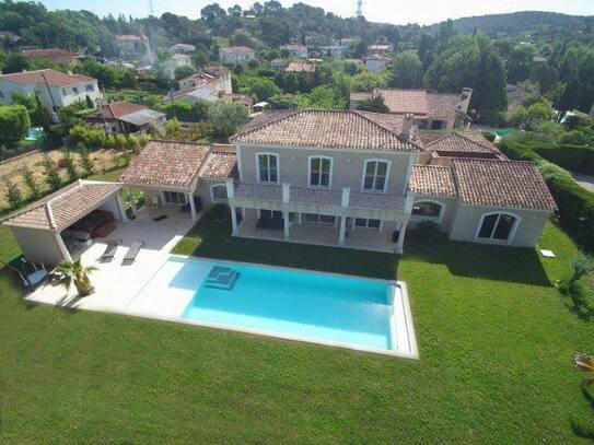 Mougins - Imposante Villa im Herzen von Mougins, fast noch neu