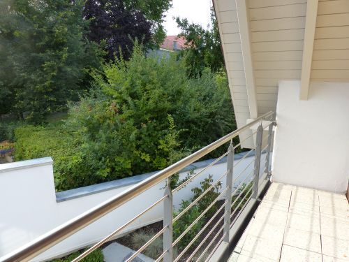 Maßbach - Fantastische 2-Zimmer-Wohnung kleines Haus mit Balkon, Terrasse + kleinem Garten in 97711 Maßbach-Weichtungen…