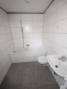 Erstbezug nach Sanierung - 2-Zimmer-Wohnung mit Balkon
