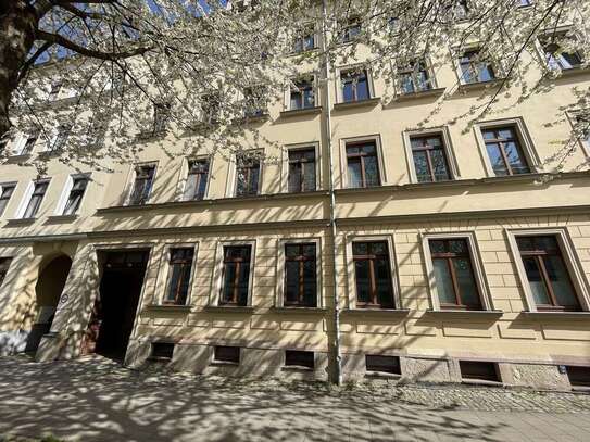 Chemnitz - Zentral gelegen! Sanierte 2 Zimmer mit Balkon + großer Küche im EG!