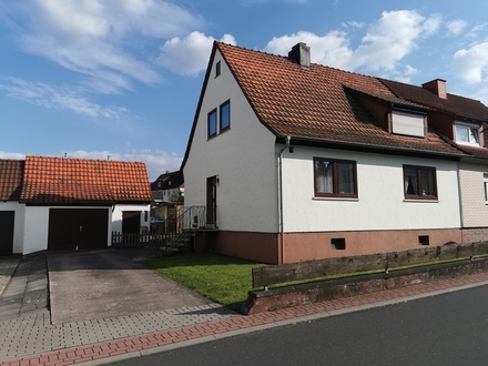 Heringen (Werra) - Doppelhaushälfte mit gepflegtem Grundstück und Nebengebäude