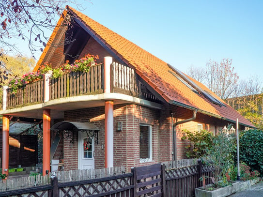 Porta Westfalica - Gemütliches Einfamilienhaus mit Kamin, Doppelgarage und Erweiterungspotenzial