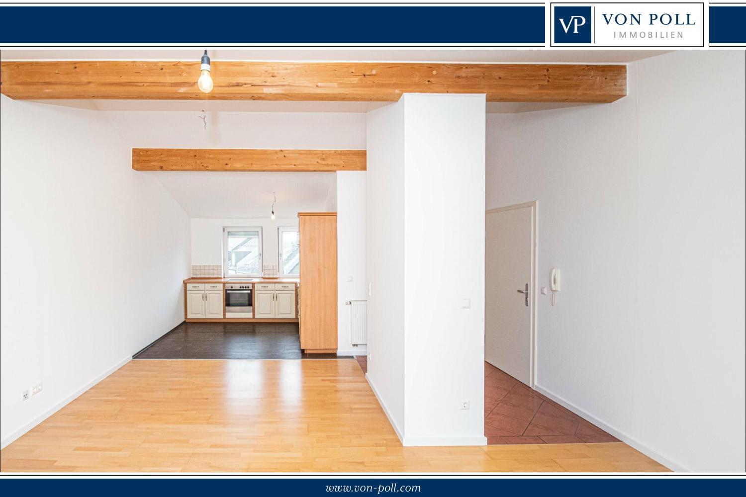                                                               Cham - Vermietung: Helle Dachgeschosswohnung mit Balkon und Wohlf&uuml;hlambiente                                                       in Cham (Cham)