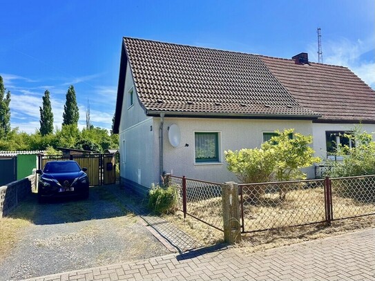 Pasewalk - HORN IMMOBILIEN ++ Pasewalk Doppelhaushälfte, kleines Haus großes Grundstück, möbliert und unberäumt