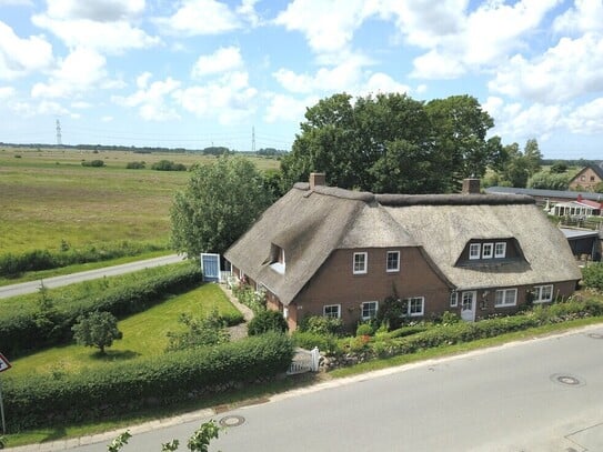 Rantrum - Reetdachhaus in herrlicher Lage mit weitem Blick in die Marsch