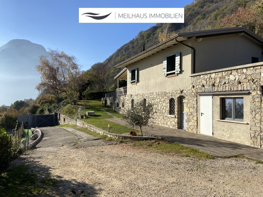 Navazzo - Landhausvilla mit großem Grundstück und fantastischem Seeblick in Navazzo bei Gargnano!