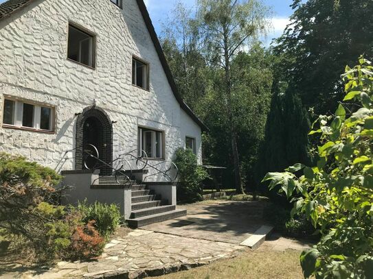Falkensee - Mehrfamilienhaus oder für 1 Familie: Schöner Altbau mit Einliegerwohnung und großem Grundstück in Bestlage