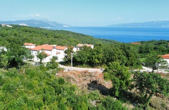 Labin - Ausgezeichnetes Grundstück am Meer in begehrte Lage im Osten Istriens