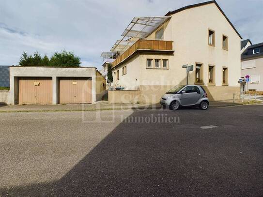 Sankt Ingbert - Wohn- und Geschäftshaus in St. Ingbert mit großer Wohnung, Gewerbeeinheit, Garten und Garagen