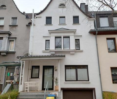 Köln - Großzügiges Stadthaus in Köln-Klettenberg mit Garage und großem Garten ca. 260 m², Aufzug vorhanden