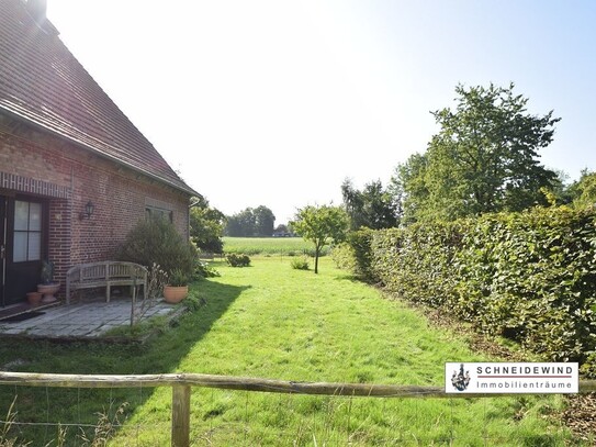 Sudwalde - Solides Bauernhaus mit großem Stallgebäude und 5.000 m² Grundstück in Sudwalde