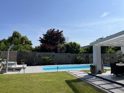 Niestetal - MODERN, MIT POOL UND GARTEN