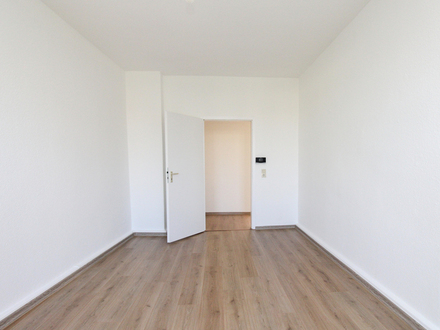 Leipzig - Neu renovierte 2-Zimmer Dachgeschosswohnung mit Balkon!