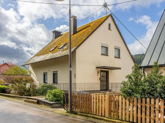 Kasel - Freistehendes Wohnhaus mit tollem Blick in schöner Randlage Kasel