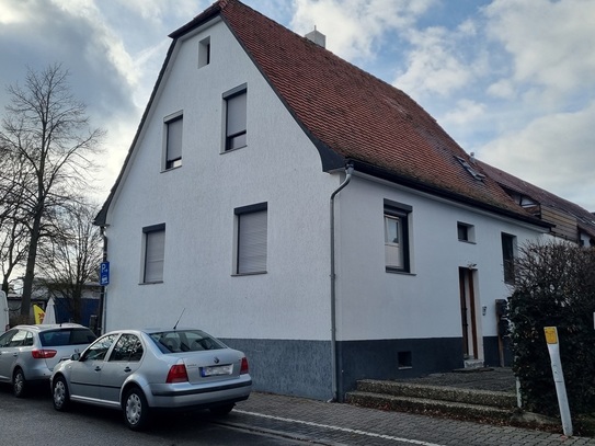 Renningen - Attraktives Wohn- und Geschäftshaus (2 Wohnungen + Laden) in zentraler Lage von Renningen