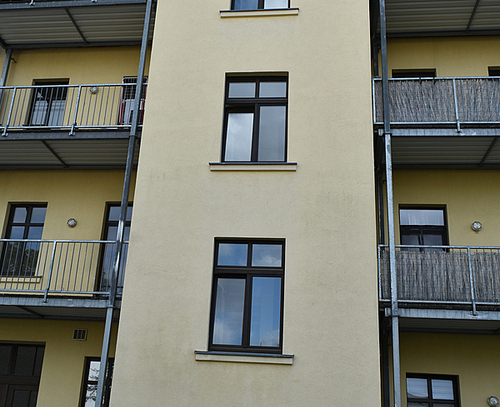 Zwickau - Gepflegtes Mehrfamilienhaus mit Balkonen in zentraler Lage