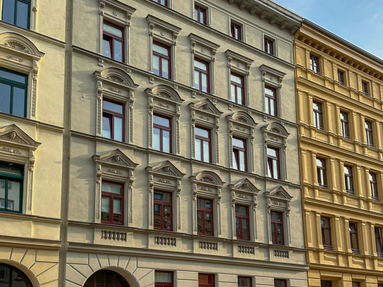 Halle (Saale) - * Lichtdurchflutete Dachgeschosswohnung mit vier Zimmern und Südbalkon*