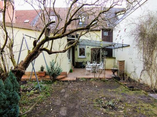 Frankenthal - ObjNr:19584 - Gepflegtes Stadthaus im Herzen von Frankenthal mit uneinsehbarem Garten (Provisionsfrei)