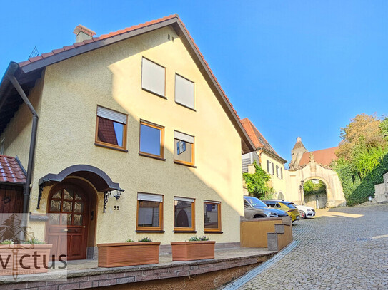 Gundelsheim - Ein Haus neben einem Schloß mit Platz, Garten und Hof. Lassen Sie Ihre Träume wahr werden.