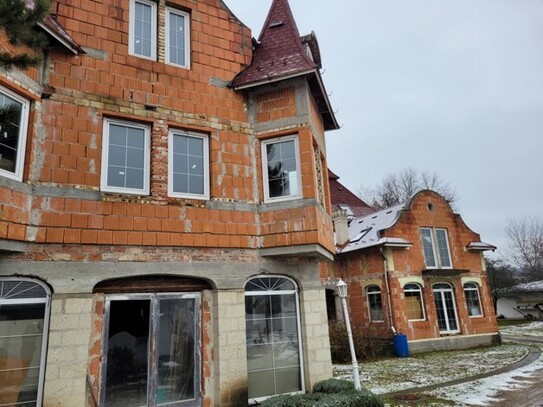 Bogács - In Ungarn halbfertiges Schlosshotel neben Termalbad