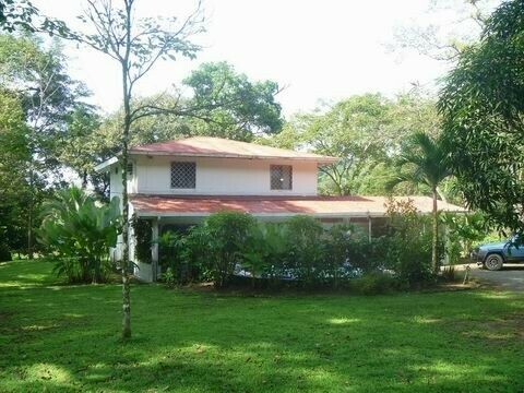 Golfito - Haus mit großem Garten in Costa Rica