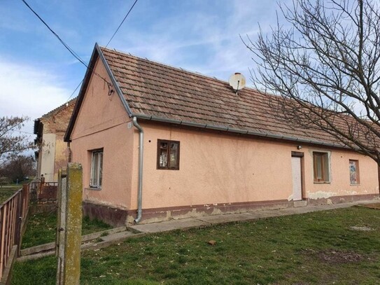 Rozsafa - Einfamilienhaus Landhaus mit großem Garten in Ruhelage