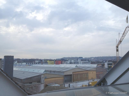 Stuttgart - Sehr helle möblierte 1,5-Zimmer-Dachgeschosswohnung in Stuttgart - Bad Cannstatt