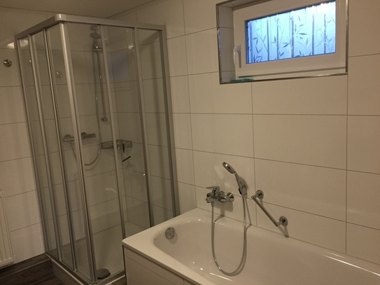 Siegen-Eisern - Ebenerdige 80qm Wohnung mit EBK,Garage, Terrasse mit Garten