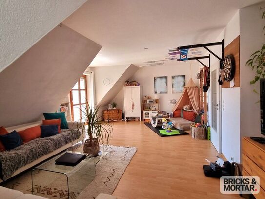 Augsburg / Oberhausen - Helle, im 3. Stock gelegene und gut geschnittene 2-Zimmer Wohnung mit Balkon.