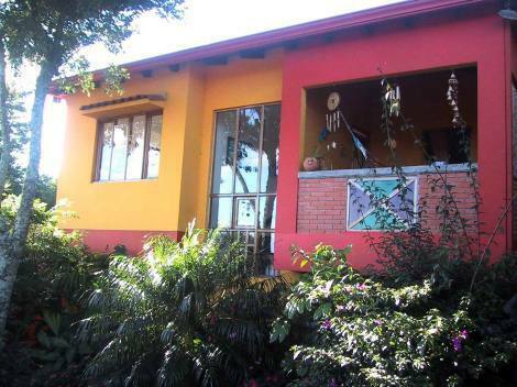 Escazu - 4 Häuser im Kolonialstil mit romantischen Gärten