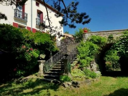 ARLES SUR TECH - Charming stone property, 378 living area, authentic features, 9 bed