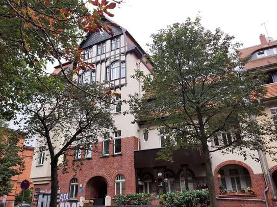 Halle (Saale) - Großzügige bezugsfreie 2-Zimmerwohnung im Giebichensteinviertel - Umbau auf 3 Zimmer möglich!