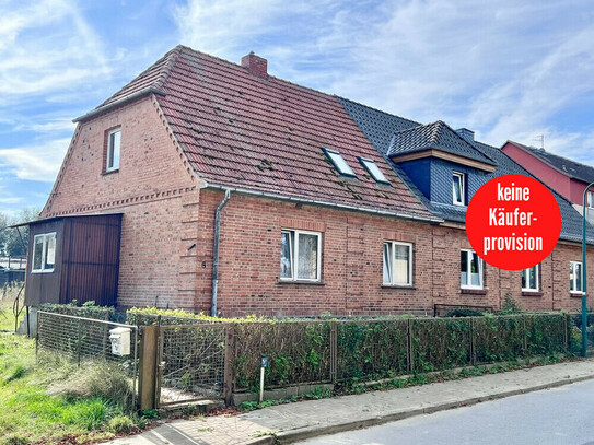 Penzlin - HORN IMMOBILIEN ++ Groß Flotow bei Penzlin, großes Grundstück mit Doppelhaushälfte