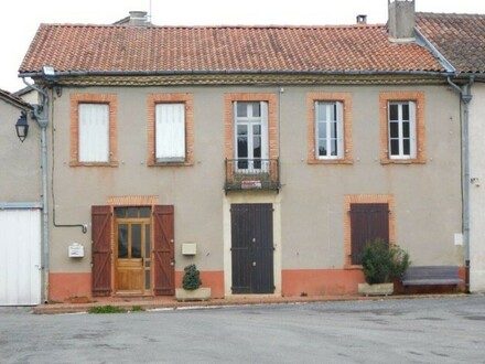 Simorre - Helles Dorfhaus mit Einliegerwohnung und Innenhof-Garten