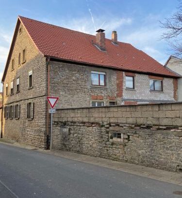 Schwanfeld - Wohnhaus in 97523 Schwanfeld zwischen Würzburg und Schweinfurt (ID 10135)