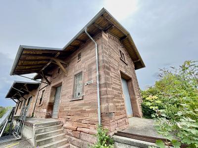 Grenzach-Wyhlen - HISTORISCHE BAHNHOFHALLE AUCH FÜR GASTROBETRIEB