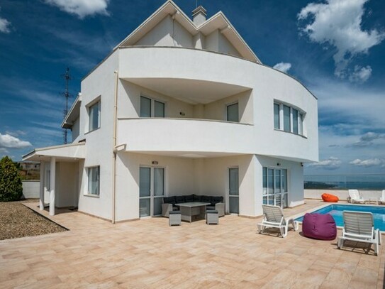 Balchik - Haus mit einzigartigem Meerblick Schwimmbad Billardraum