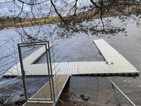 Dublovice - Verkauf von Pier und unfertiger Yacht neben dem Slapy See