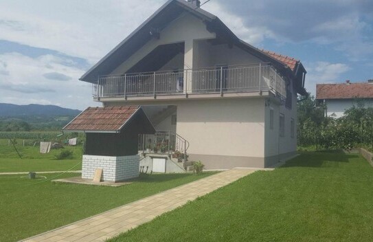 Banja Luka (Potkozarje) - Bauernhaus mit Grundstück