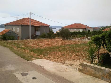 Trogir - Grundstück in Trogir mit Blick aufs Meer