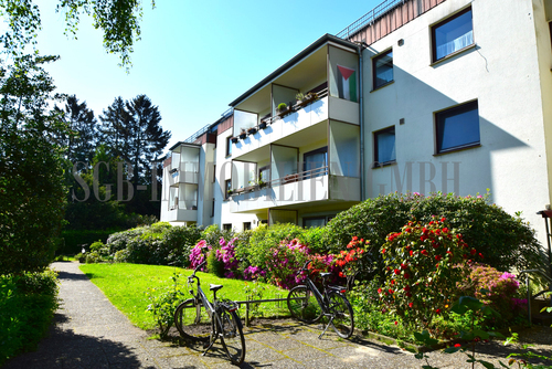 Schwachhausen: Renovierte 3-Zimmer-Wohnung mit großer Loggia + Fahrstuhl + Garagenstellplatz