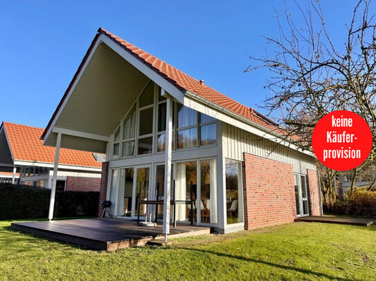 Röbel/Müritz - HORN IMMOBILIEN ++ Röbel an der Müritz Ferienhaus mit Kamin, Sauna und Einbauküche in Randlage