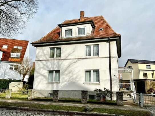 Neubrandenburg - HORN IMMOBILIEN ++ Neubrandenburg Mehrfamilienhaus in guter Lage, sanierungsbedür. -nicht vermietet-