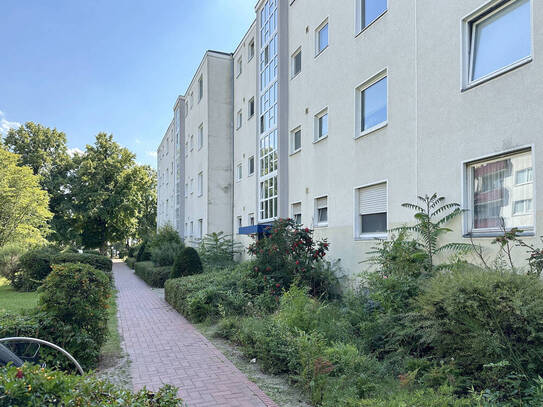 Berlin / Buckow - Sanierungsbedürftige Hochparterrewohnung mit Balkon in gepflegter Eigentumswohnanlage