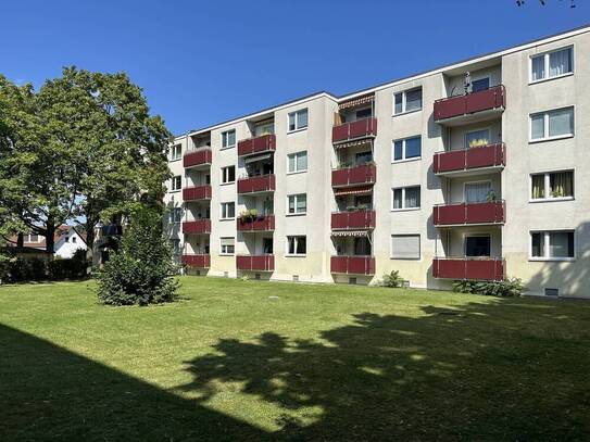 Berlin / Buckow - Sanierungsbedürftige Hochparterrewohnung mit Balkon in gepflegter Eigentumswohnanlage