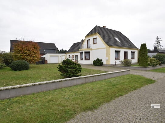 Weyhe / Lahausen - Solides Haus aus 1937 mit 939 m² Grundstück + Garage + Garten + Anbau mit Renovierungsbedarf