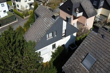 Friedrichsdorf - Friedrichsdorf - Köppern: Freistehendes Einfamilienhaus mit viel Gestaltungsmöglichkeiten!