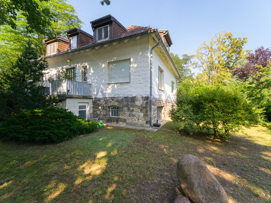 Berlin - Stilvoll sanierte Villa auf großzügigem Naturgrundstück